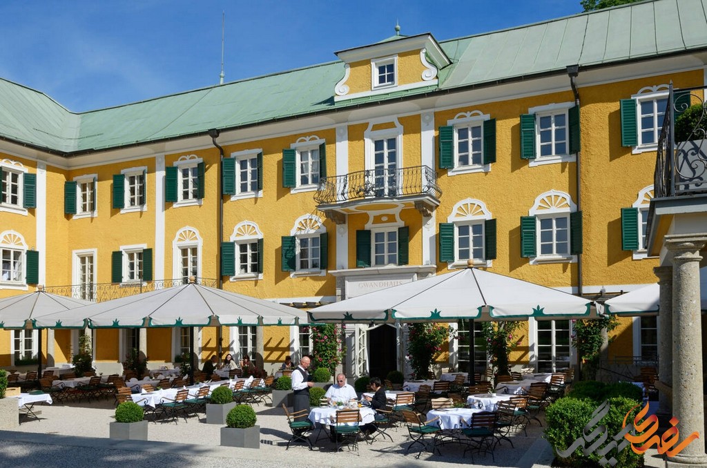 یکی از جاذبه‌های دیدنی و تاریخی شهر سالزبورگ در کشور اتریش، کاخ هلبرون است.