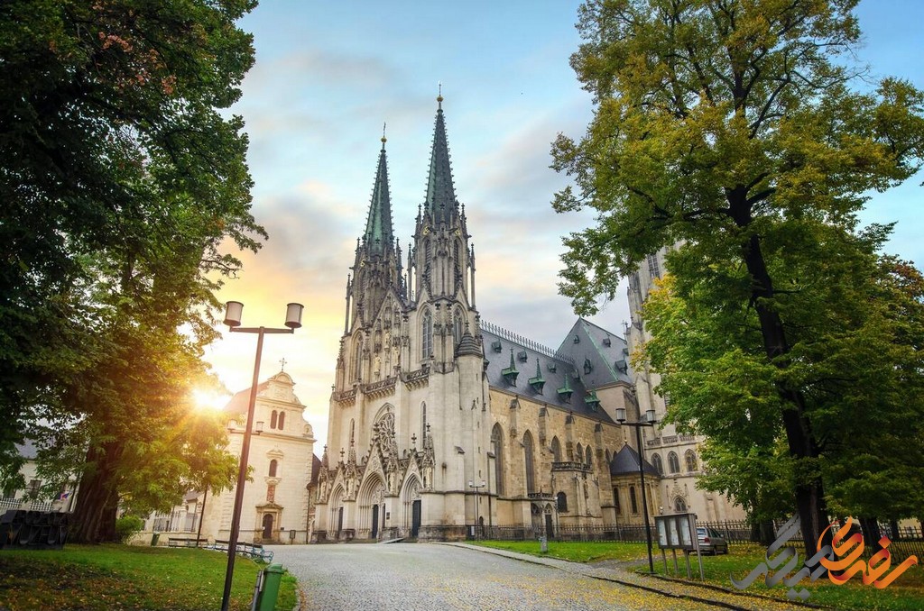 این کلیسا یکی از مهم‌ترین بناهای تاریخی و مذهبی شهر اولوموتس در کشور چک می‌باشد.