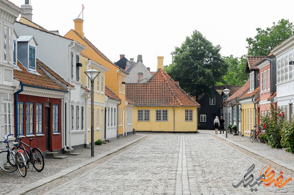 در شهر اودنسه، در کشور دانمارک، خانه‌ای واقع شده است که برای علاقه‌مندان به ادبیات و به‌ویژه داستان‌های خیال‌انگیز هانس کریستیان اندرسن، ارزش فرهنگی و تاریخی بسیار زیادی دارد