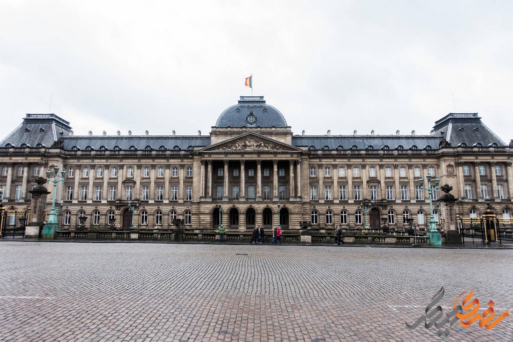  کاخ سلطنتی بلژیک با معماری باشکوه و دکوراسیون داخلی فاخر، تجسمی از شکوه و ابهت است که نشان دهنده قدرت و ثروت سلسله پادشاهی بلژیک می باشد.