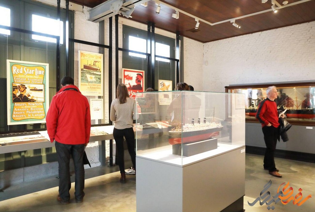 موزه خط ستاره سرخ در شهر آنتورپ یکی از معتبرترین موزه هایی است که در زمینه تاریخ و فرهنگ هلندی-بلژیک برگزار می‌شود.
