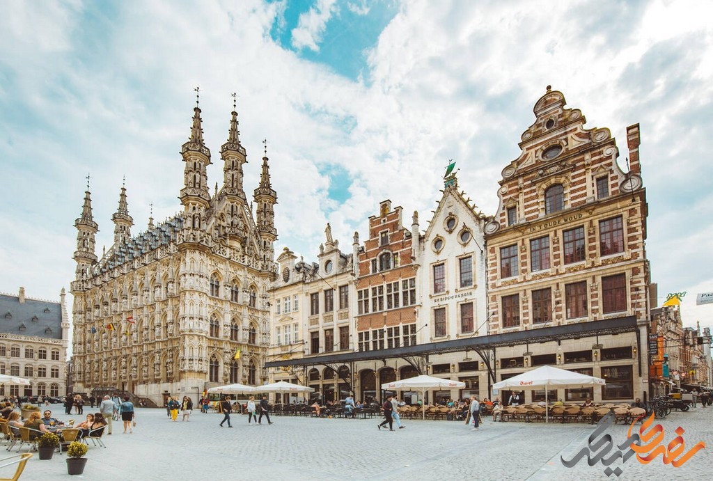 تالار شهر لوون یکی از شاخص‌ترین و زیباترین بناهای تاریخی کشور بلژیک است. 