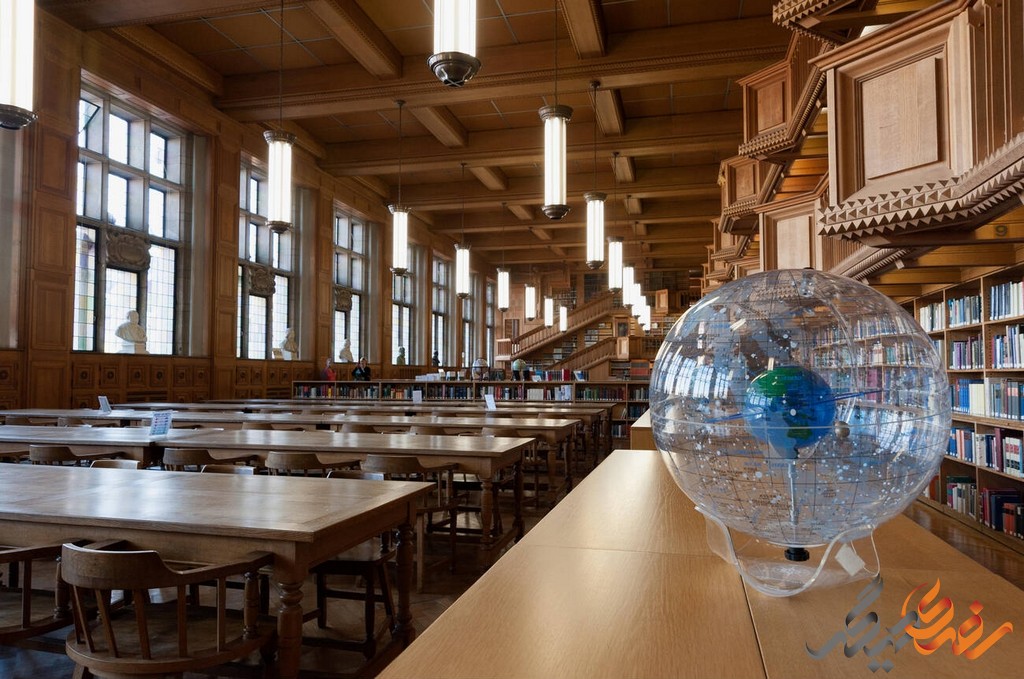 کتابخانه دانشگاه لوون یکی از معتبرترین و بزرگترین کتابخانه های اروپا محسوب می شود که از سال ۱۴۲۵ تاکنون به عنوان مرکزی برای تحقیق و آموزش در خدمت دانشجویان و اساتید بوده است.