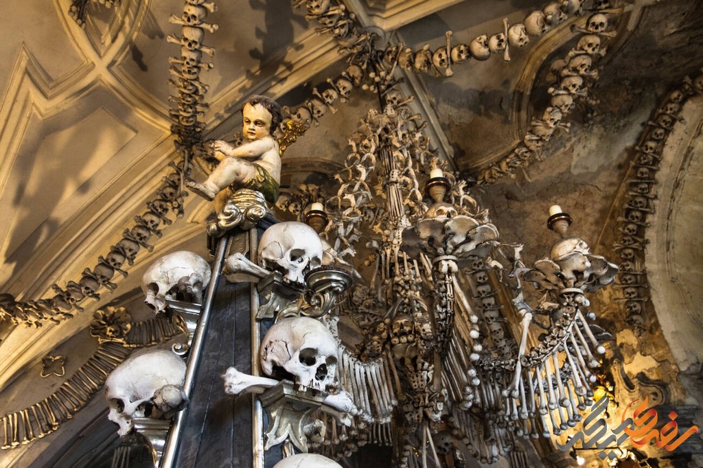 استودگان سدلک یا کلیسای استخوانی کوتنا هرا، جاذبه‌ای تاریخی و باشکوه در جمهوری چک می‌باشد. معروف به کلیسای استخوانی، این بنای باستانی، یکی از عجیب‌ترین و شگفت‌انگیزترین ابنیه تاریخی در جهان به شمار می‌رود. 