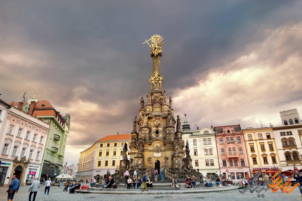 ستون اولوموتس واقع در دل شهر تاریخی اولوموتس در جمهوری چک، اثری باشکوه و نمایانگر هنر باروک است.