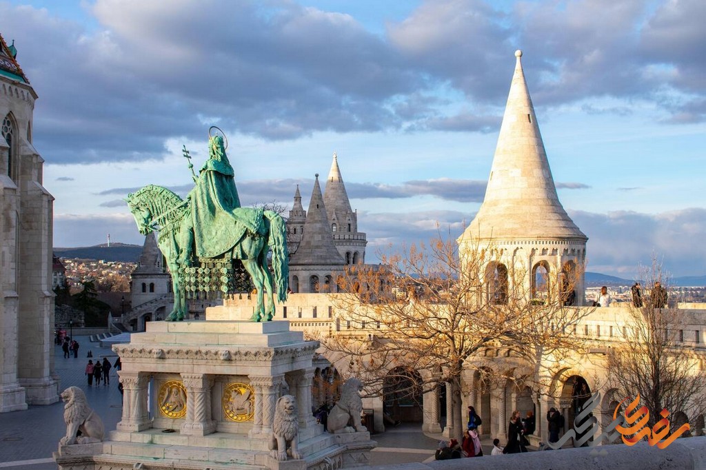 کلیسای ماتیش در بوداپست یکی از زیباترین و باشکوه‌ترین بناهای تاریخی این شهر است که هر ساله هزاران گردشگر را به خود جذب می‌کند.