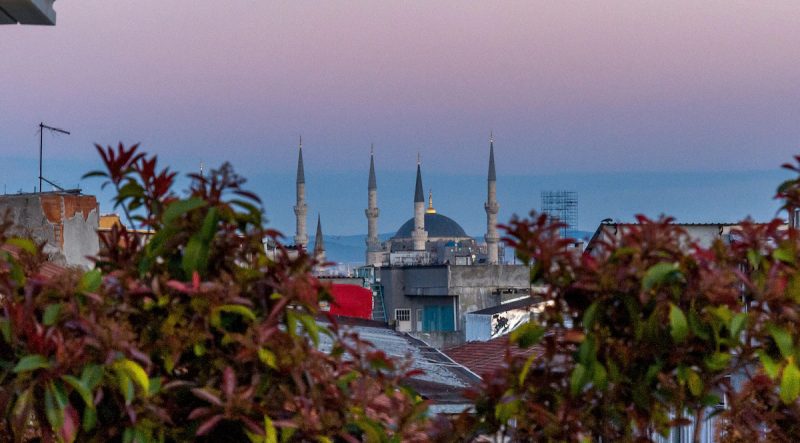 هتل بیزیم استانبول یکی از مدرن و شیک ترین هتل‌های استانبول است. این هتل با امکانات لوکس و بی‌نظیر خود، می‌تواند میزبانی شایسته برای مسافرانی باشد که به دنبال تجربه‌ای خاص و متفاوت در این شهر هستند.