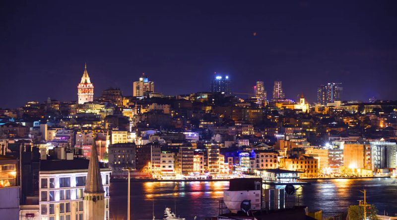 هتل سرس استانبول یکی از بزرگ‌ترین و بهترین هتل‌های استانبول است. هتل با معماری منحصر به فرد و امکانات مدرن، میزبان مسافران داخلی و خارجی است.