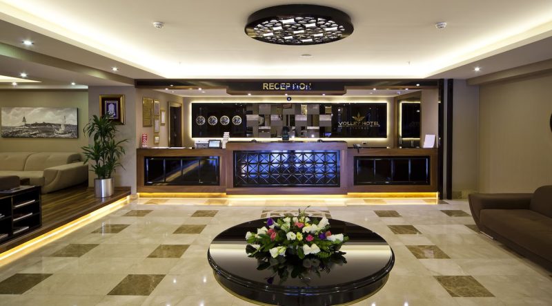 هتل وُلی استانبول یکی از لوکس و مدرن ترین هتل‌های استانبول است که با فاصله کوتاهی از جاذبه‌های گردشگری مانند مسجد آبی، موزه ایا صوفیه و بازار بزرگ قرار دارد.