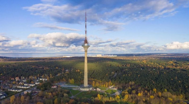 برج تلویزیونی شهر تالین یکی از نمادهای مهم و شناخته شده‌ی این شهر است که در سال ۱۹۸۰ ساخته شده و ارتفاع آن ۳۱۴ متر است. این برج در منطقه‌ای به نام پیریتا واقع شده است و در زمان ساخت، بلندترین بنای شهر تالین و همچنین استونی بوده است.