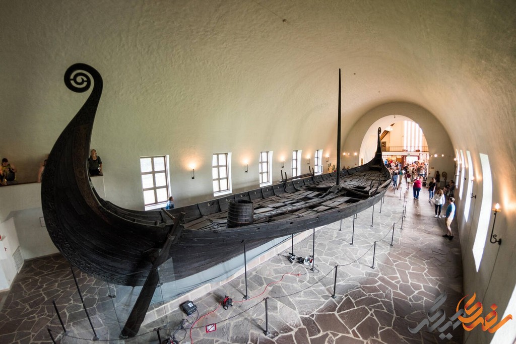 موزه کشتی‌ های وایکینگ در اسلو، از معروف‌ترین جاذبه‌های گردشگری در کشور نروژ است که به نمایش گذاشتن کشتی‌های باستانی وایکینگ و اشیاء مرتبط با فرهنگ و تاریخ آنها اختصاص یافته است.