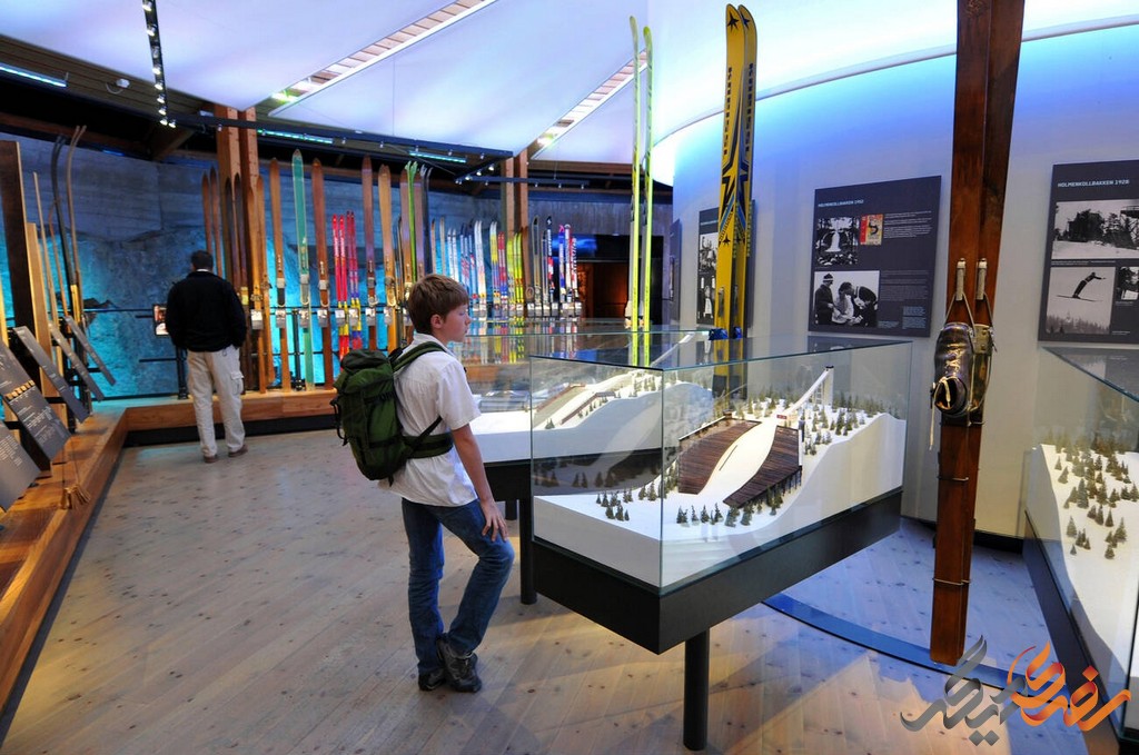 مجموعه‌های این موزه شامل ابزارهای اسکی از دوره‌های مختلف، اسکی‌های مورد استفاده در مسابقات بین‌المللی، لباس‌های اسکی بازیکنان مشهور و تصاویر تاریخی از مسابقات اسکی است
