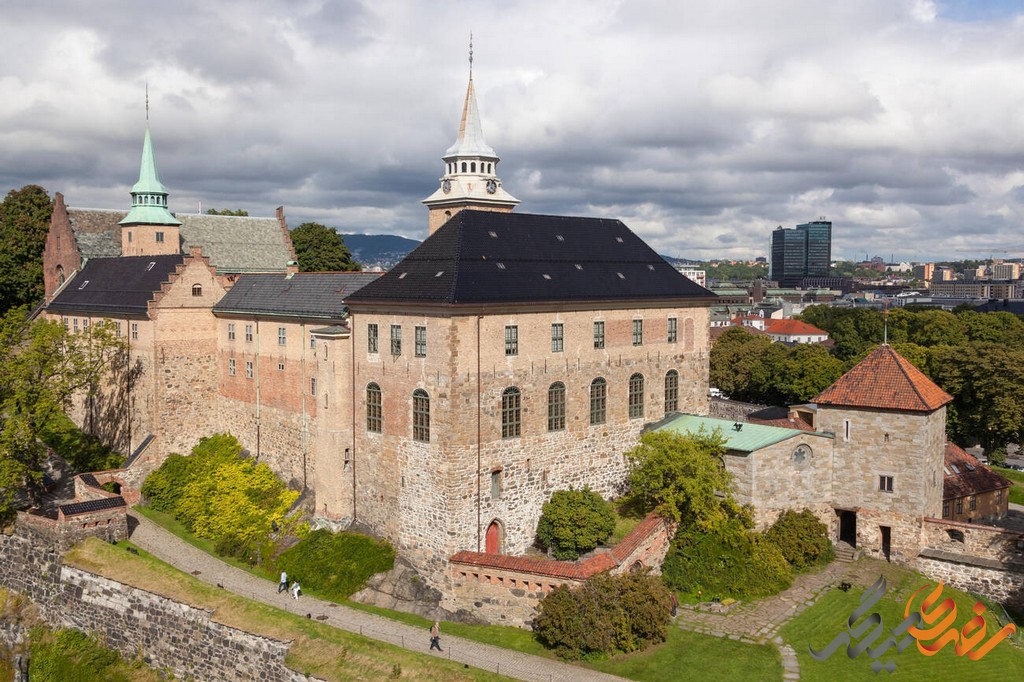 قلعه آکرشوس اسلو، یکی از بناهای تاریخی و مهم شهر اسلو است که به عنوان یکی از مهم‌ترین نشانه‌های تاریخی و فرهنگی نروژ شناخته می‌شود