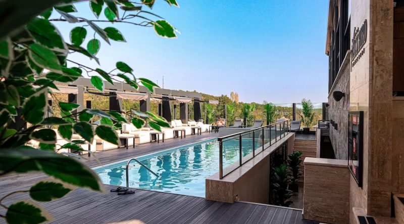 هتل بلک بیرد استانبول با چهار ستاره خود،یکی از هتل های استانبول با امکانات و خدمات متنوعی را به مهمانان خود ارائه می‌دهد.